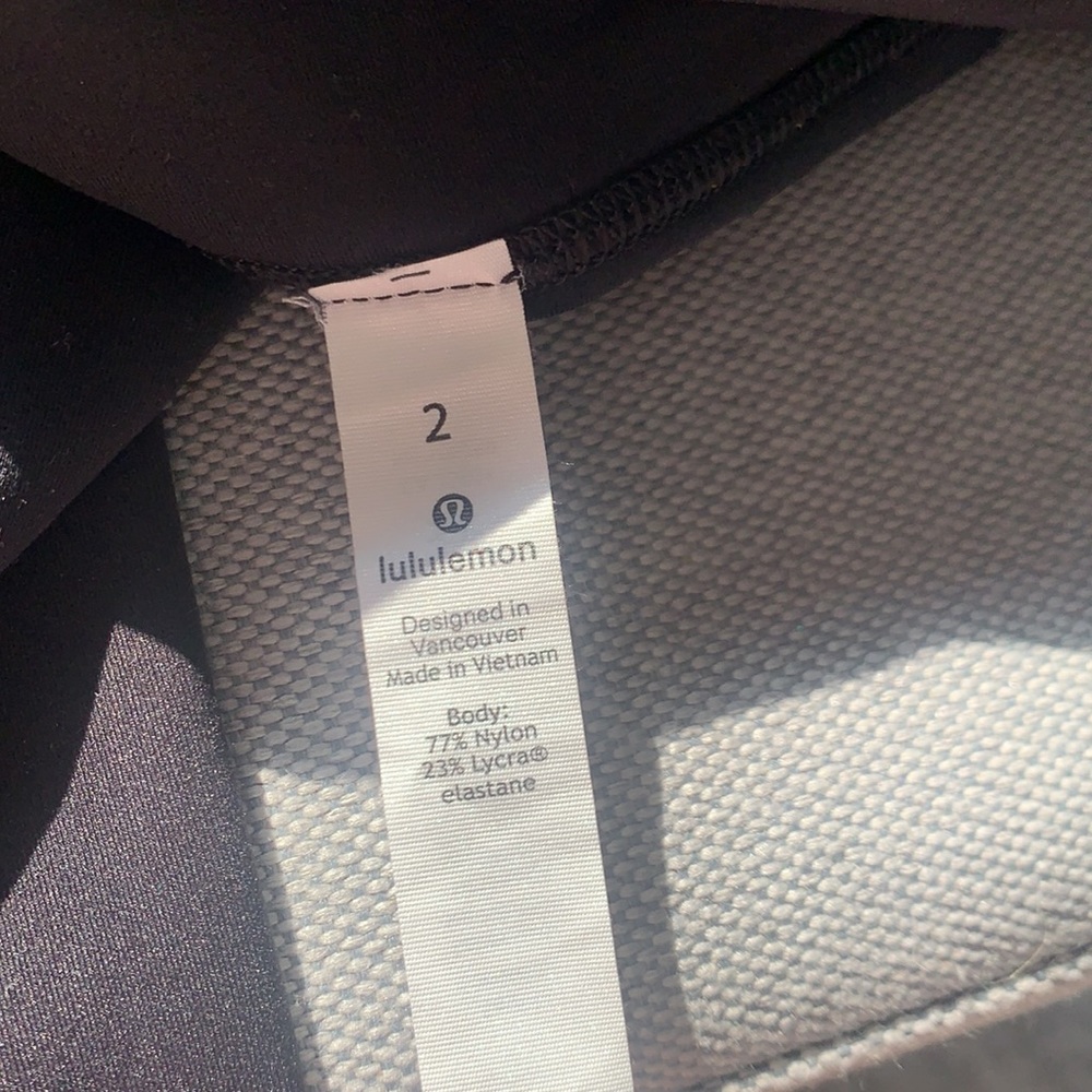 Black high rise lululemon leggings - Picture 3 of 3